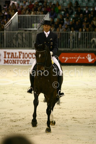 LAUGKS_MEGGLE\'S WELTTALL_MILANO_2011_SS2_3047.jpg